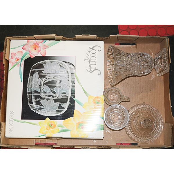 FLAT OF VARIOUS CRYSTAL AND GLASSWARE