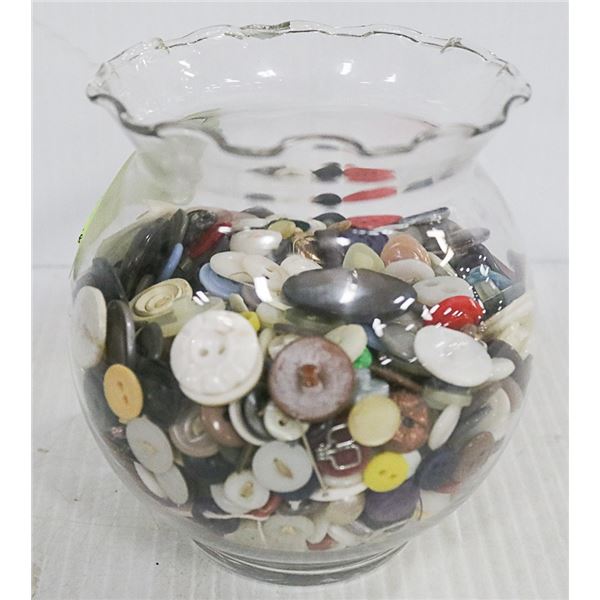 ROSE BOWL FULL OF VINTAGE BUTTONS