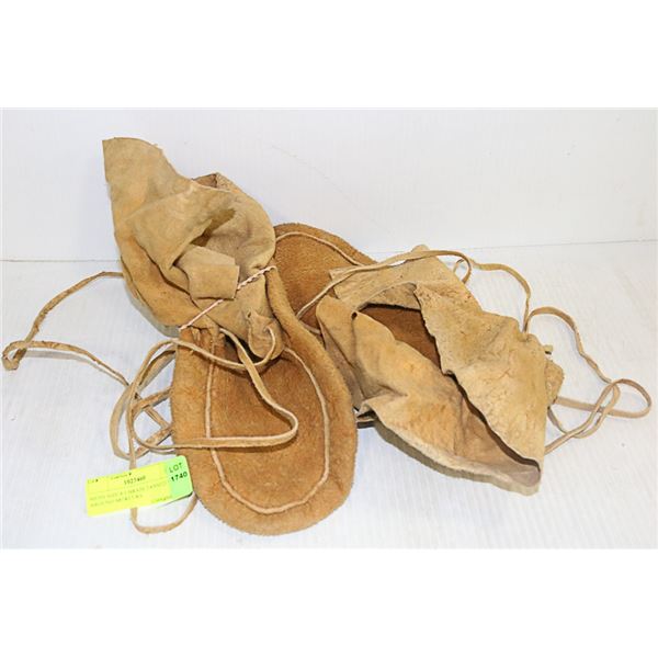 MENS SIZE 8.5 BRAIN TANNED WRAP AROUND MUKLUKS