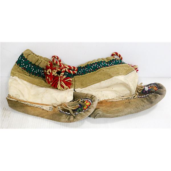 ANTIQUE MUKLUKS BEADED HIDE VERY OLD