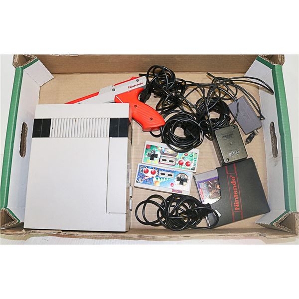 ORIGINAL NINTENDO NES 001 COMPLETE /W CONTROLLERS