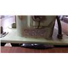 Image 5 : sewing machine 17"x28"