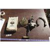Image 1 : Meat grinder, horseshoe + misc