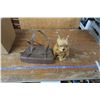 Image 2 : Dog figurine & vintage purses