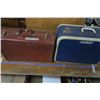 Image 2 : Lot vintage suitcases (damaged)