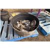 Image 1 : Galvanized Tub 24" + Tools