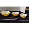Image 2 : 3 Pyrex bowls