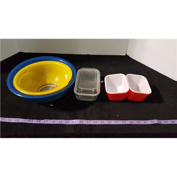 4 Pyrex bowls + butter dish