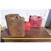 Image 5 : 3 gas cans, 1 vintage