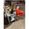 Image 2 : 4 SIDE TABLE & FAUX PANTS