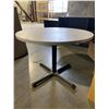 Image 2 : ROUND TABLE 41" DIAMETER