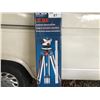 Image 2 : BOSCH SELF LEVELING AUTOMATIC OPTICAL LEVEL KIT WITH TRIPOD *NANAIMO*