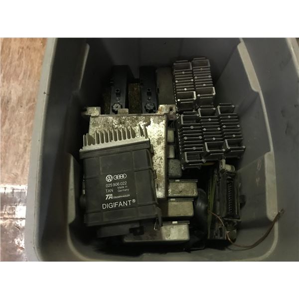 BIN OF VANAGON COMPUTERS (17 UNITS) *NANAIMO*