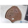 Image 3 : (4) Cast Iron Pans & Stove Cover