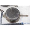Image 9 : (4) Cast Iron Pans & Stove Cover