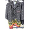 Image 3 : (2) T-Shirts & (1) Button-Up Shirt