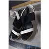 Image 3 : (3) Size 8.5 Ladies Shoes