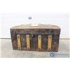 Image 5 : **Vintage Bowed Top Trunk