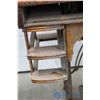 Image 2 : **Vintage Seamstress Treadle Sewing Machine