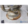 Image 7 : Beacon Electric Converted Lantern & Small Oil Lantern