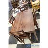 Image 4 : **Wooden Table w/(4) Chairs