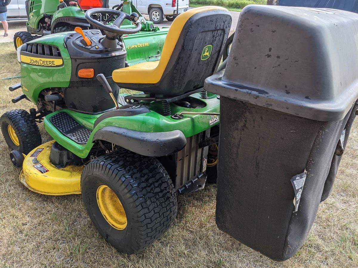 John Deere D130 Riding Lawn Mower w/Rear Dual Bagger