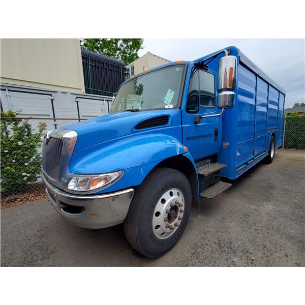 2003 INTERNATIONAL 4300 FREIGHT VAN, BLUE, VIN # 1HTMMAAN13H567333