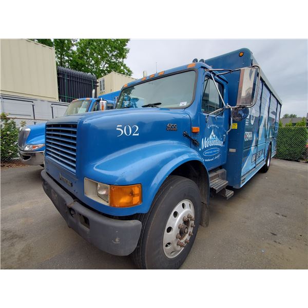 2001 INTERNATIONAL 4700 D7466E FREIGHT VAN, BLUE, VIN # 1HTSCAAR51H397729