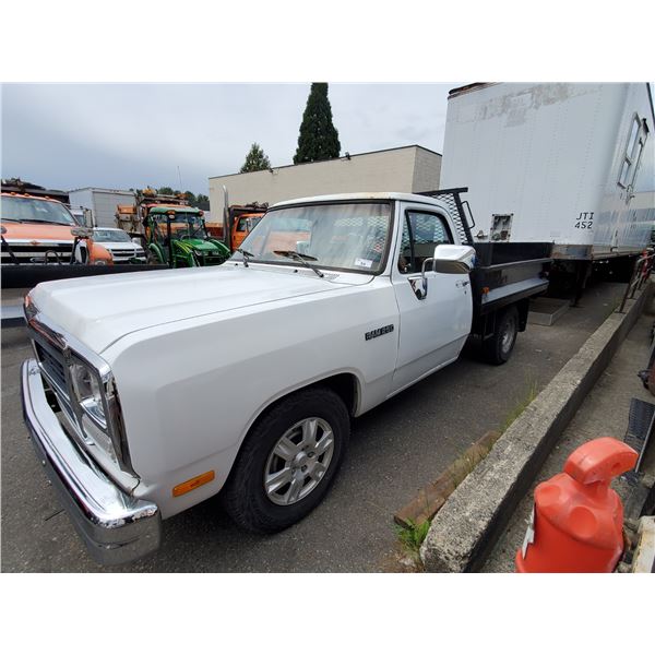 1993 DODGE D250 RAM, 2DR DUMP TRUCK, WHITE, VIN # 1B7JE26Z7PS138267