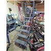 Image 2 : GREY METAL MOBILE INDUSTRIAL 5 STEP H98" WAREHOUSE STAIR