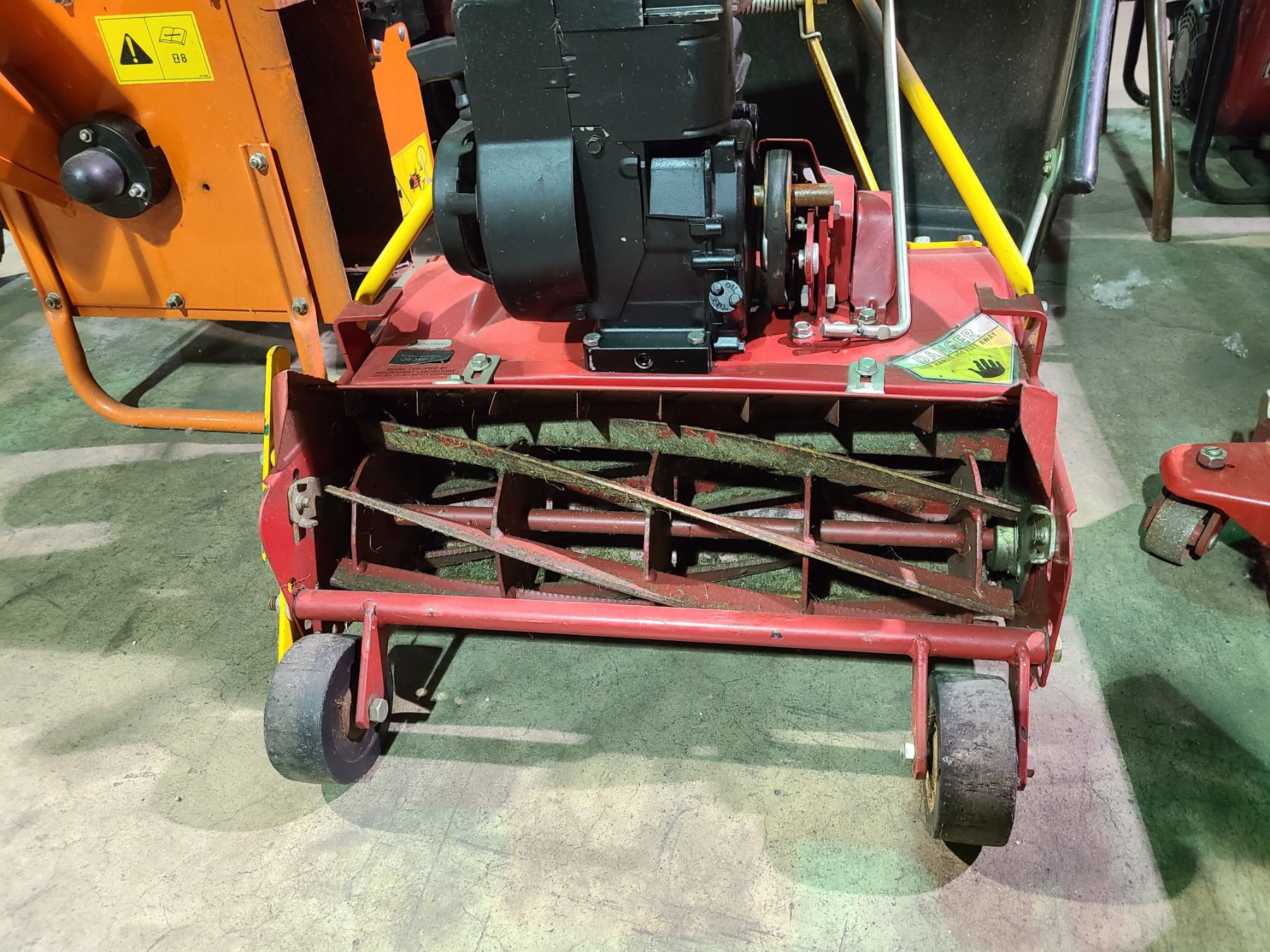 MCLANE 20-3RP-7 GAS POWERED 7 BLADE REEL WALK BEHIND LAWNMOWER