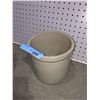 Image 2 : Medalta  crock