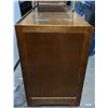 Image 8 : Lot of 5 Desks and Cabinets