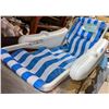 Image 1 : Pool Chair from the show
