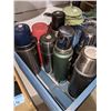 Image 7 : A large lot of vintage lanterns and thermos