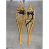 Image 2 : A pair of snowshoes
