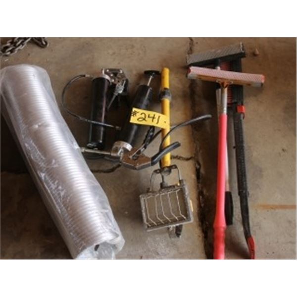 FLEX HOSE, 2 GREASE GUNS, LIGHT, SNOW BRUSHES