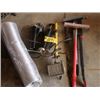 Image 1 : FLEX HOSE, 2 GREASE GUNS, LIGHT, SNOW BRUSHES