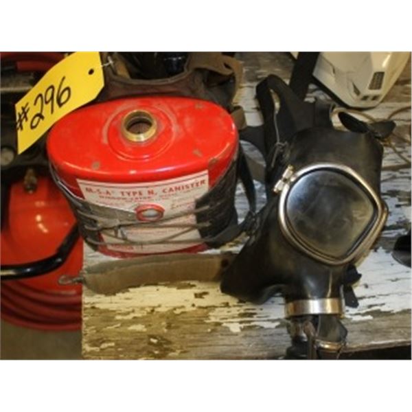 VINTAGE MASK WITH CANNISTER