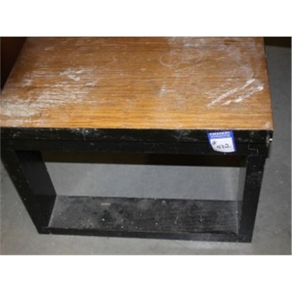 OAK SIDE TABLE (24" X 24")