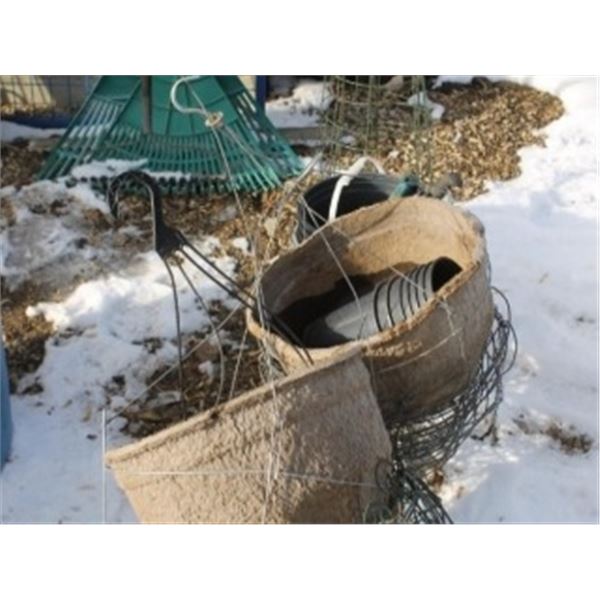 ASSORTED OF HANGING PLANTERS