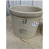 Image 4 : 2 Medalta Crocks 1) 3 Gal 1) 2 Gal