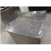 Image 3 : Stainless Steel 60 Gal Soaking Sink w Lid