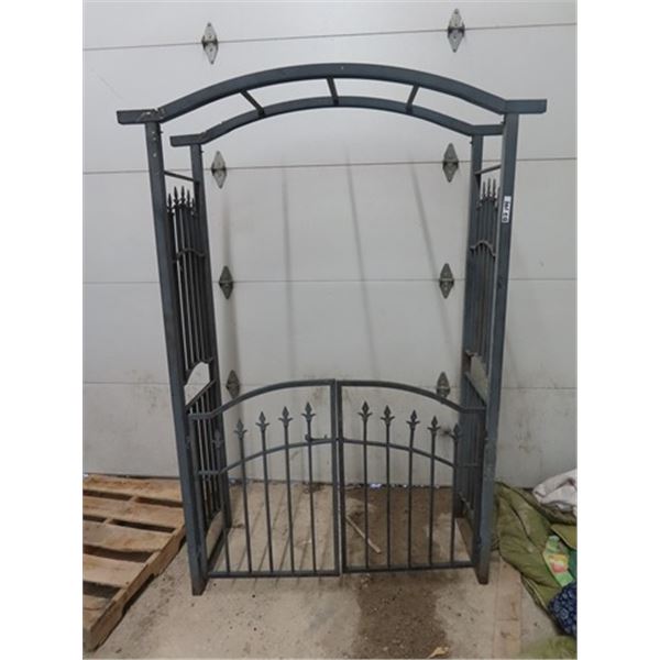 Metal Yard Arch w Gates