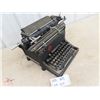Image 3 : Underwood Manual Typewriter