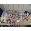 Image 1 : 10 Comics, 23 Football Card, Plus Wrestling Mask