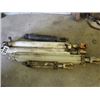 Image 1 : APPROX. 5 HYDRAULIC RAMS