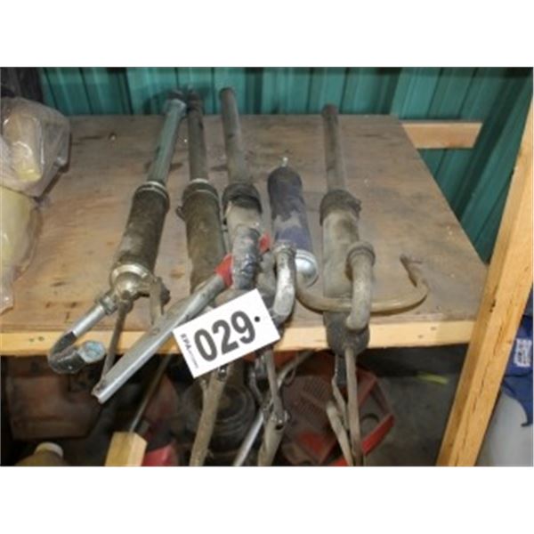 APPROX. 4 DRUM PUMPS & 1 GREASE GUN