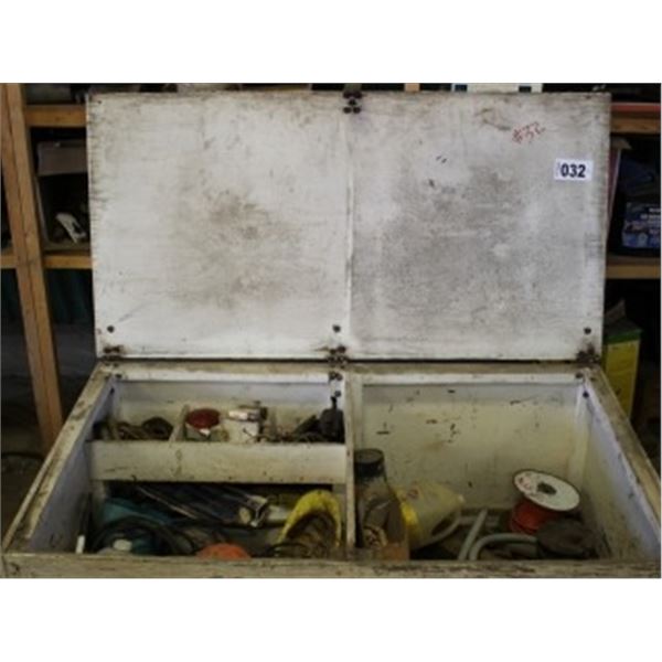 LARGE WHITE WOOD BOX C/W CONTENTS