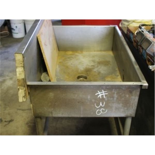STAINLESS STEEL SINK